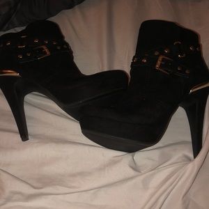 Guess black and gold ankle boots